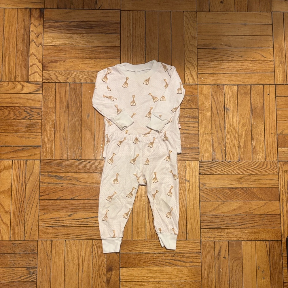 Kissy Kissy Cream Giraffe Print Long Sleeve Tee